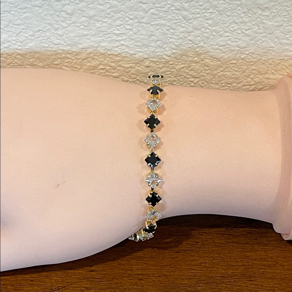 Elegant Black and Gold Bracelet - Picture 3 of 6